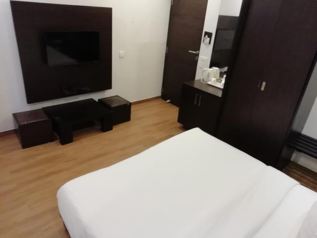 Sinq Beach Resort Calangute Exteriör bild